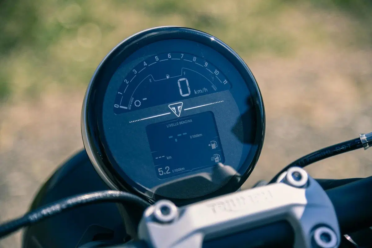 Triumph Trident 660 VS Yamaha MT-07: entry-level? No grazie! (9)