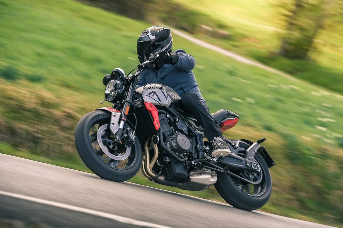 Triumph Trident 660 VS Yamaha MT-07: entry-level? No grazie! (3)