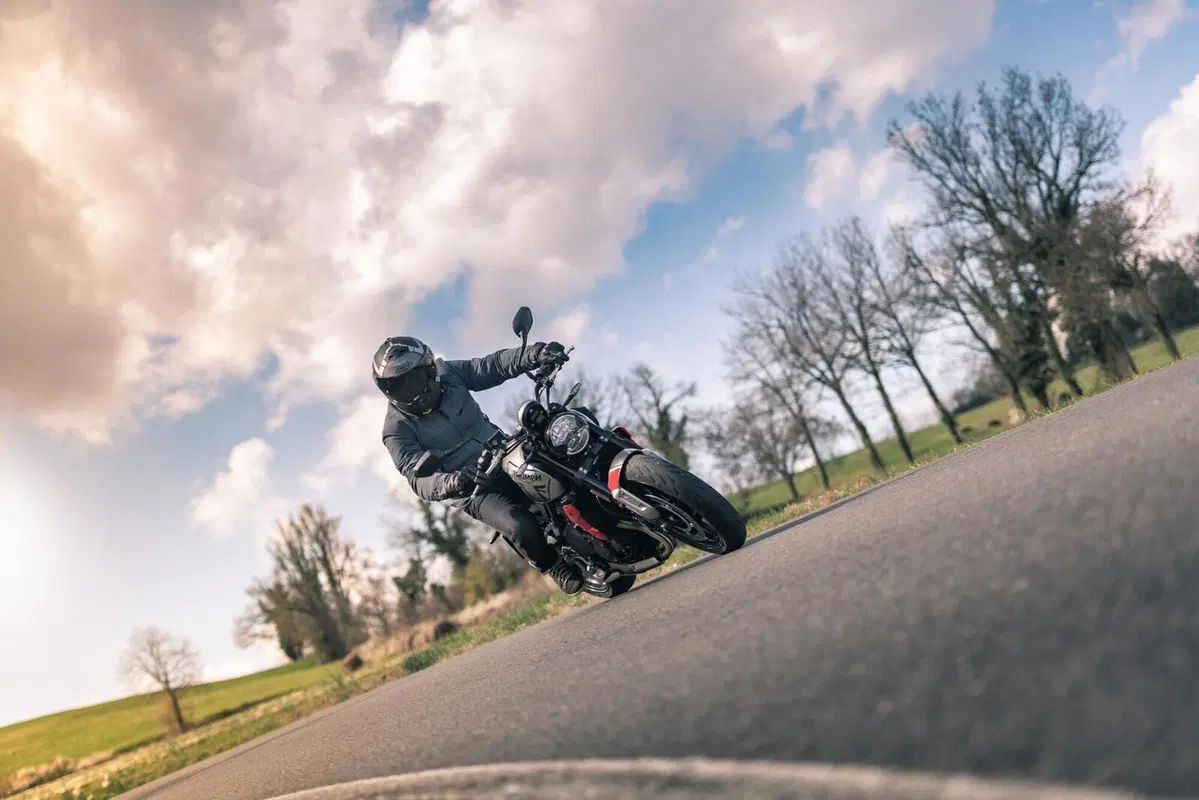 Triumph Trident 660 VS Yamaha MT-07: entry-level? No grazie! (2)