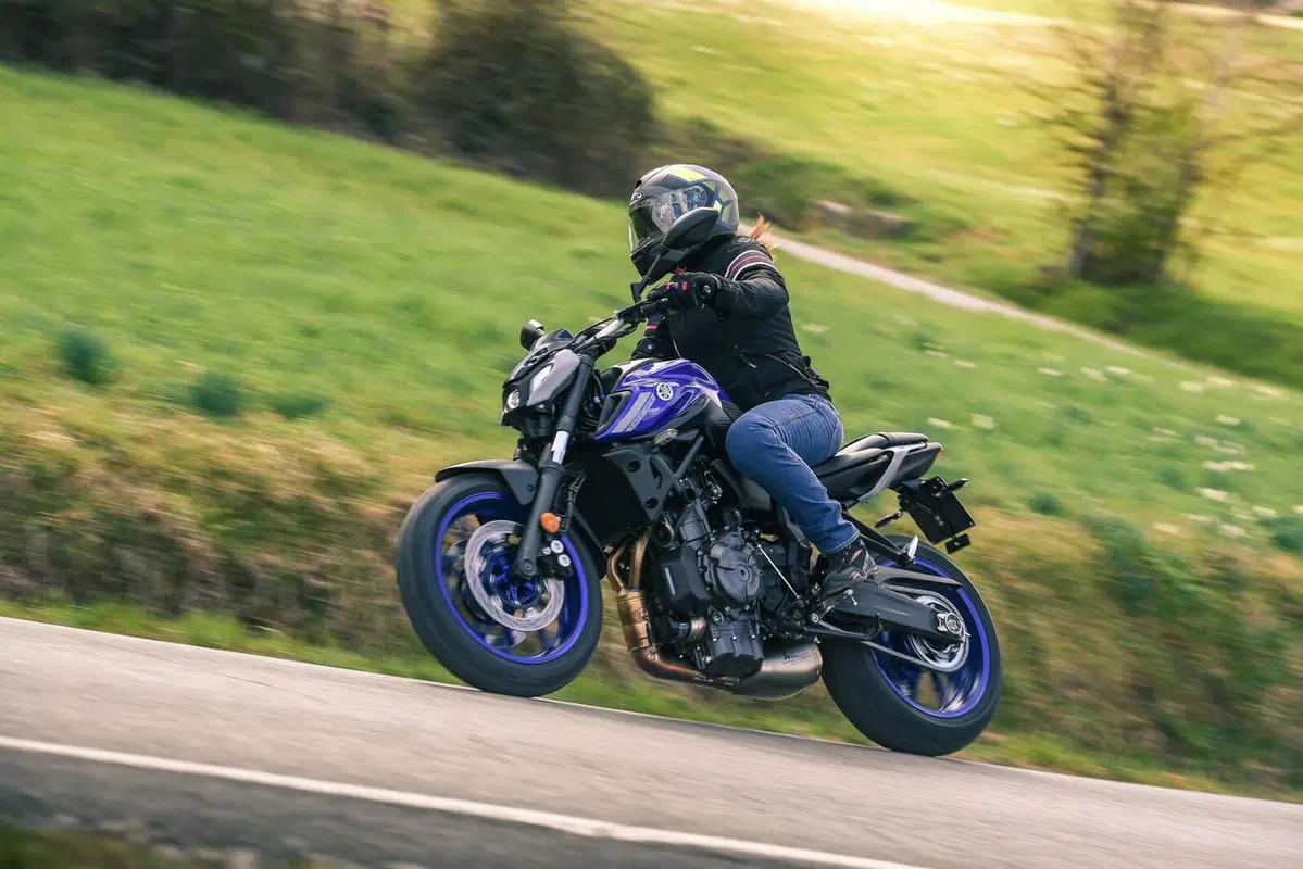 Triumph Trident 660 VS Yamaha MT-07: entry-level? No grazie! (6)
