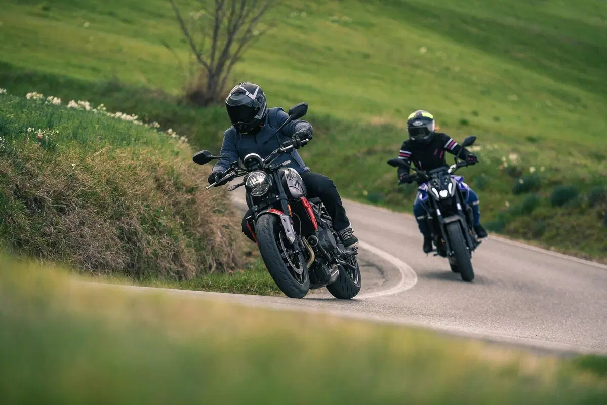 Triumph Trident 660 VS Yamaha MT-07: entry-level? No grazie! (7)