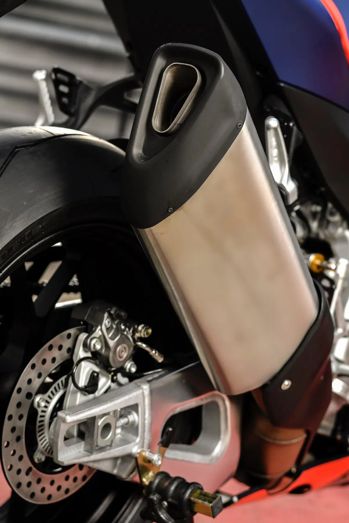 Aprilia RSV4 Factory 2021: è sempre lei! (4)