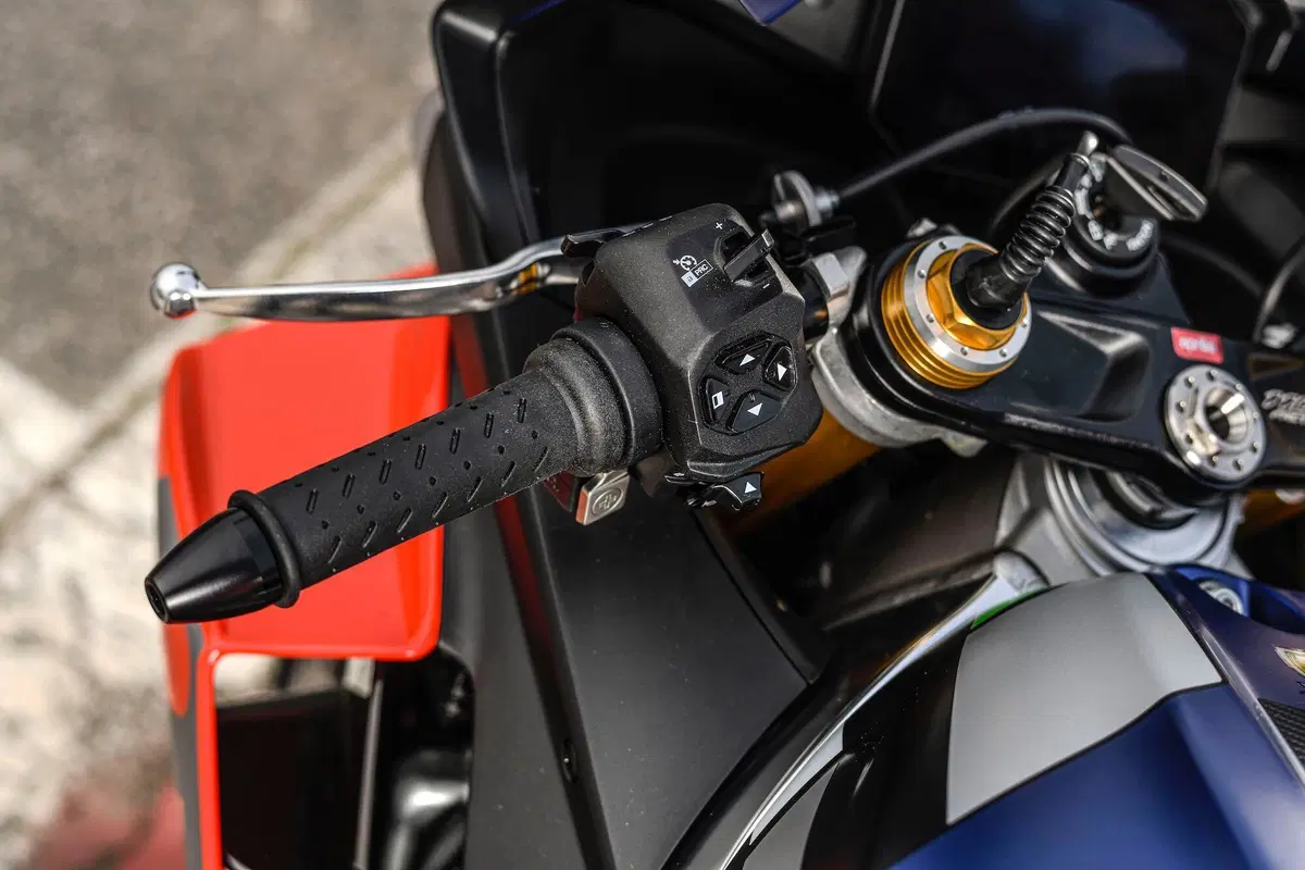 Aprilia RSV4 Factory 2021: è sempre lei! (3)