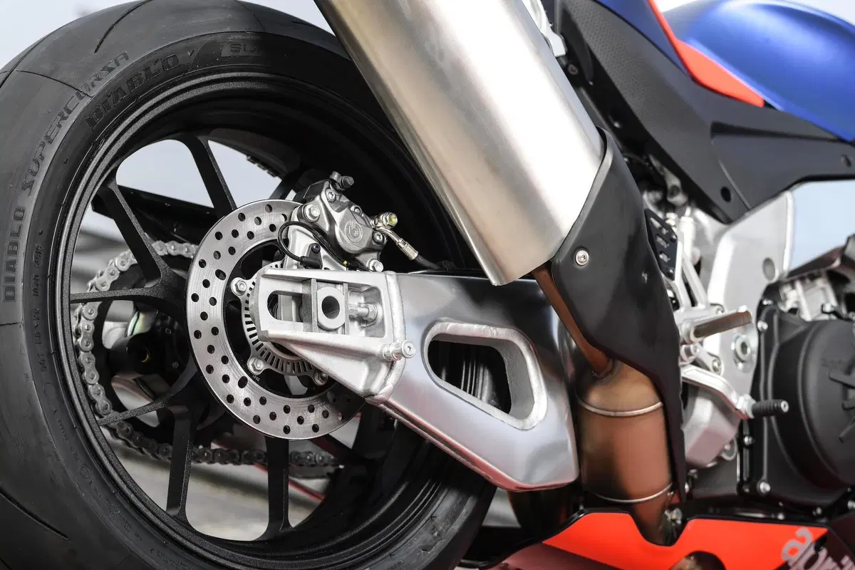 Aprilia RSV4 Factory 2021: è sempre lei! (4)