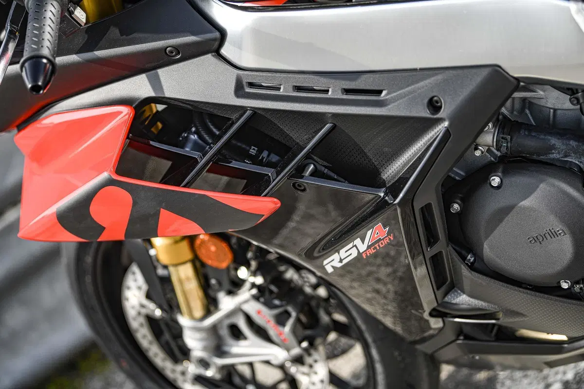 Aprilia RSV4 Factory 2021: è sempre lei!