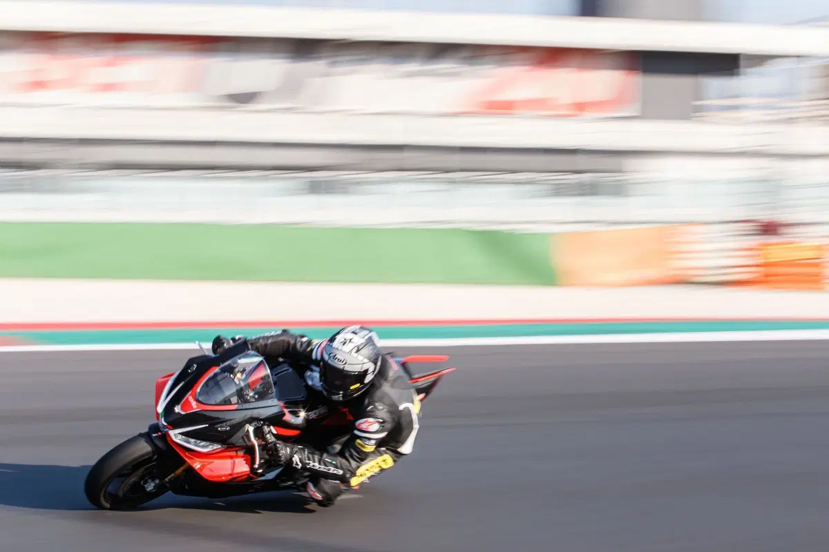 Aprilia RSV4 Factory 2021: è sempre lei! (2)