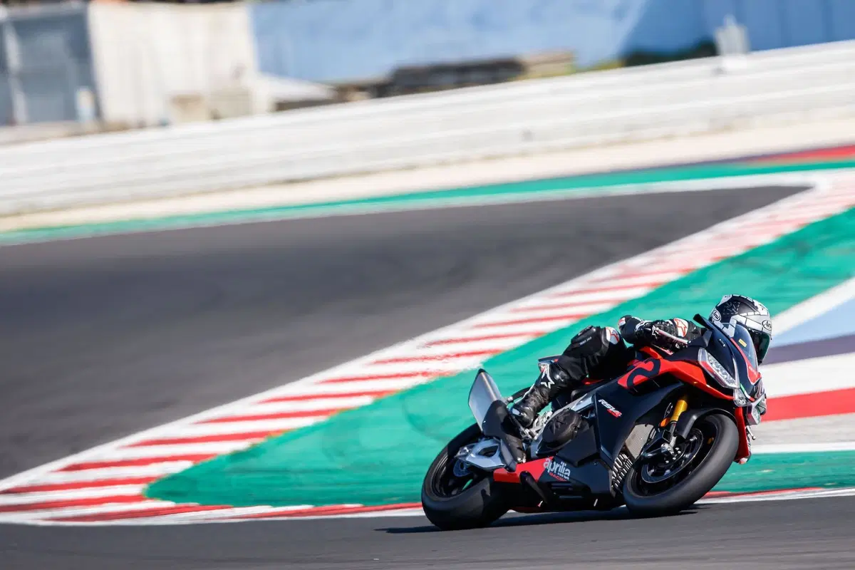 Aprilia RSV4 Factory 2021: è sempre lei! (3)