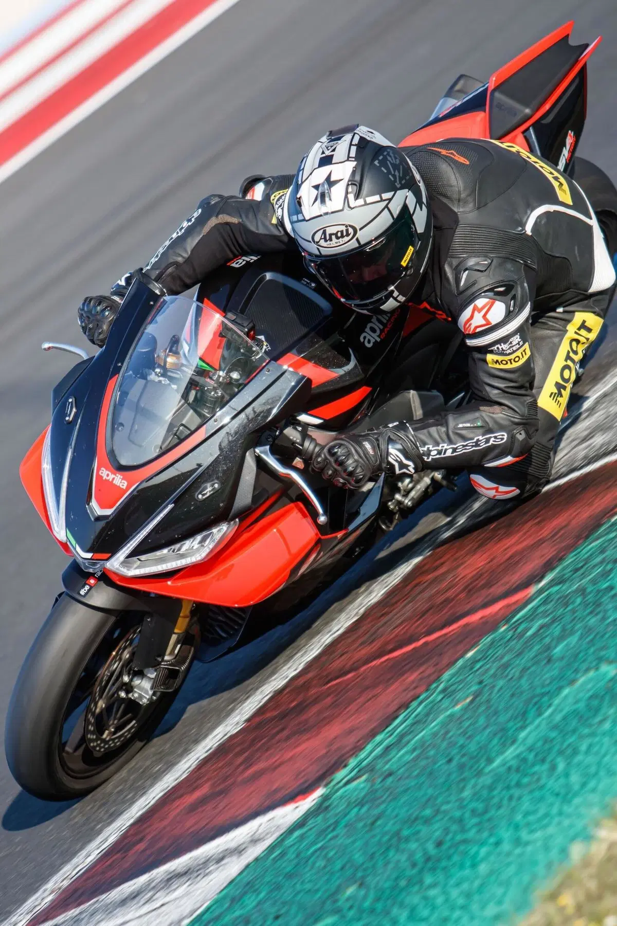 Aprilia RSV4 Factory 2021: è sempre lei! (6)