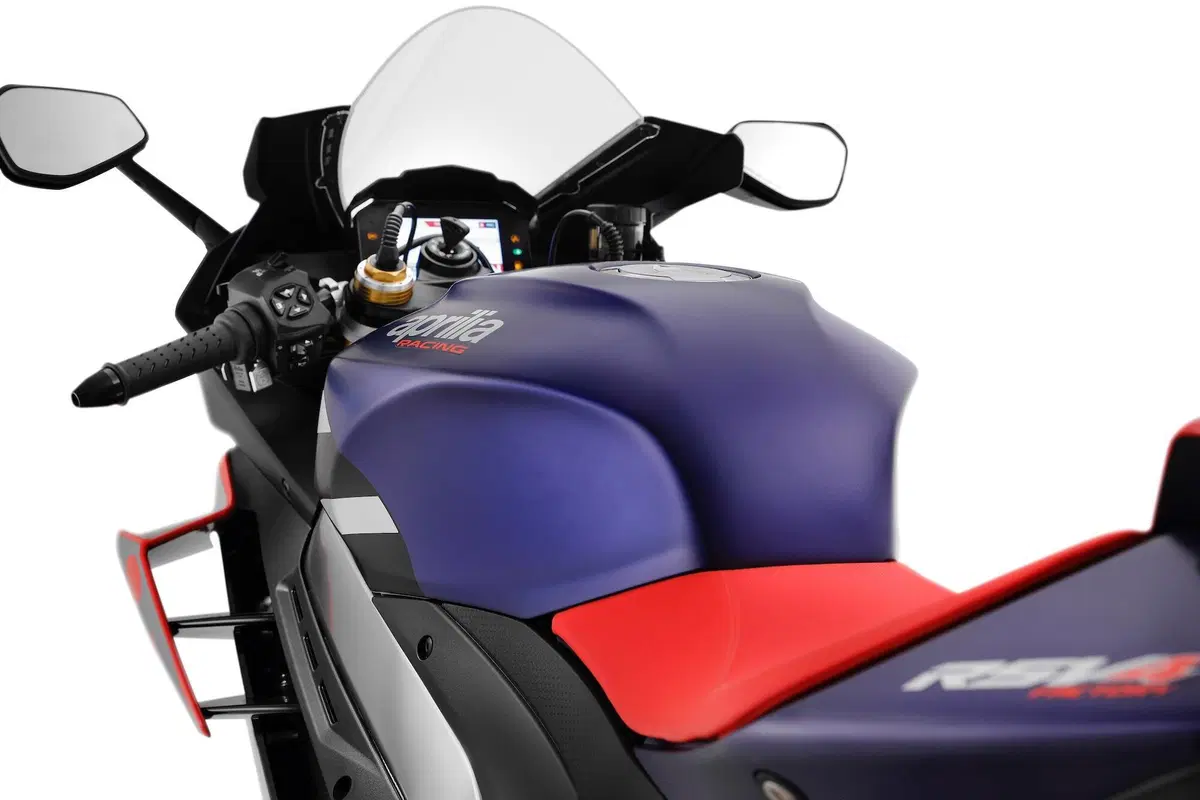Aprilia RSV4 Factory 2021: è sempre lei! (17)