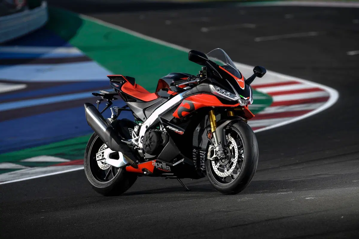 Aprilia RSV4 Factory 2021: è sempre lei! (8)