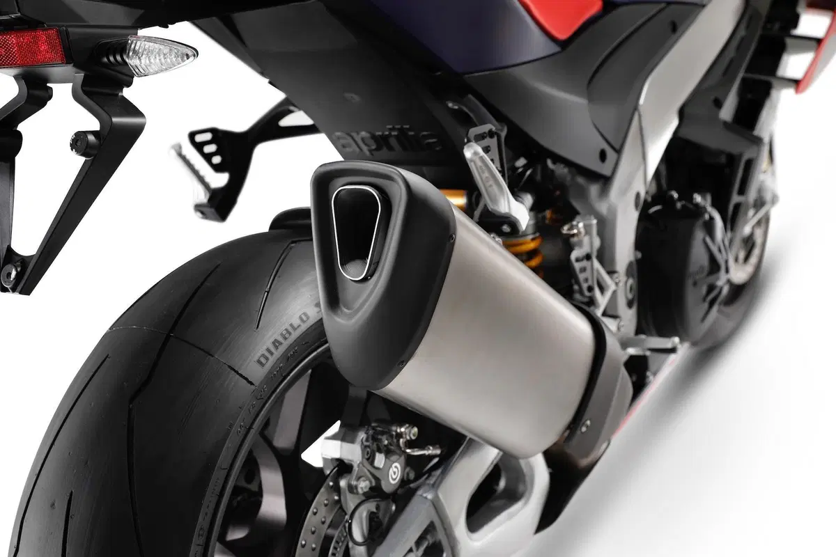 Aprilia RSV4 Factory 2021: è sempre lei! (19)