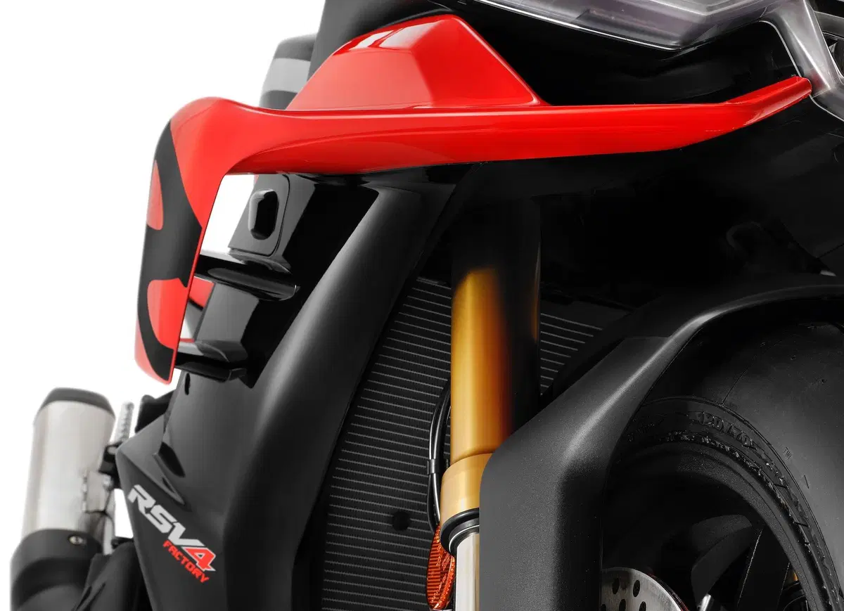 Aprilia RSV4 Factory 2021: è sempre lei! (22)