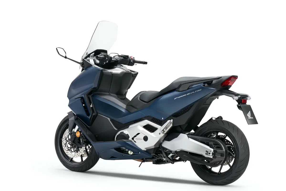 Honda Forza 750 TEST: più moto che scooter