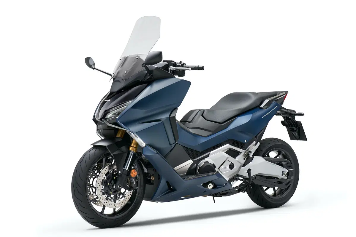 Honda Forza 750 TEST: più moto che scooter (5)