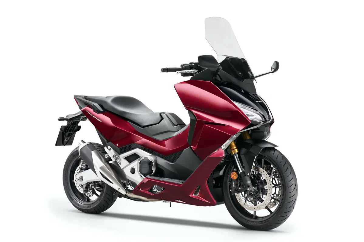 Honda Forza 750 TEST: più moto che scooter (9)