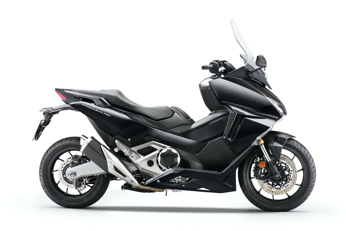 Honda Forza 750 TEST: più moto che scooter (11)