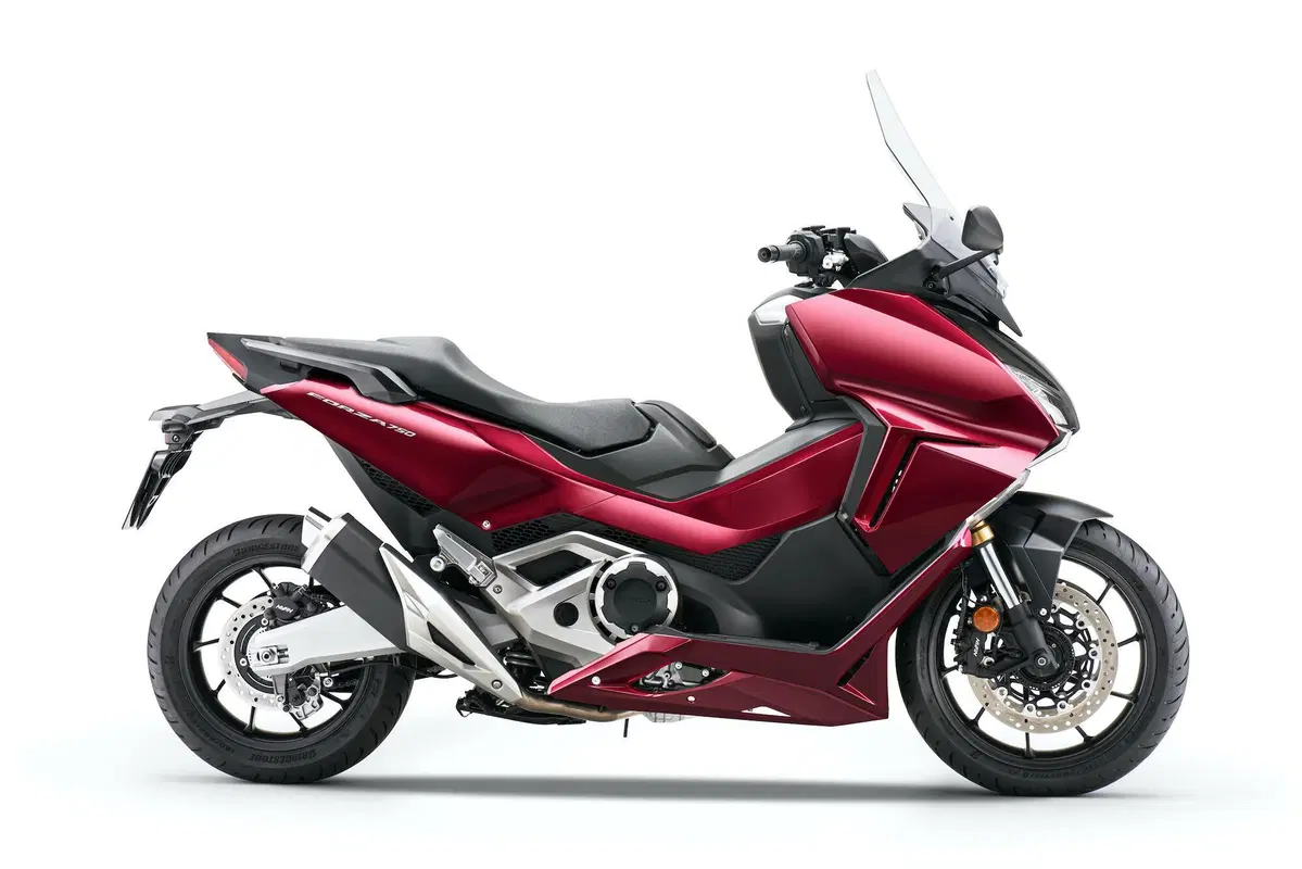 Honda Forza 750 TEST: più moto che scooter (14)