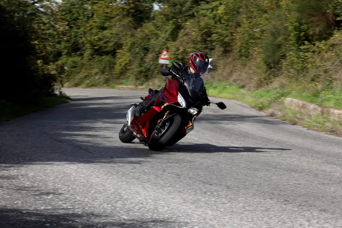 Honda Forza 750 TEST: più moto che scooter (3)
