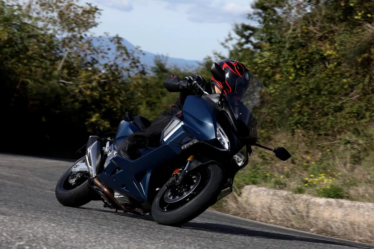 Honda Forza 750 TEST: più moto che scooter (7)