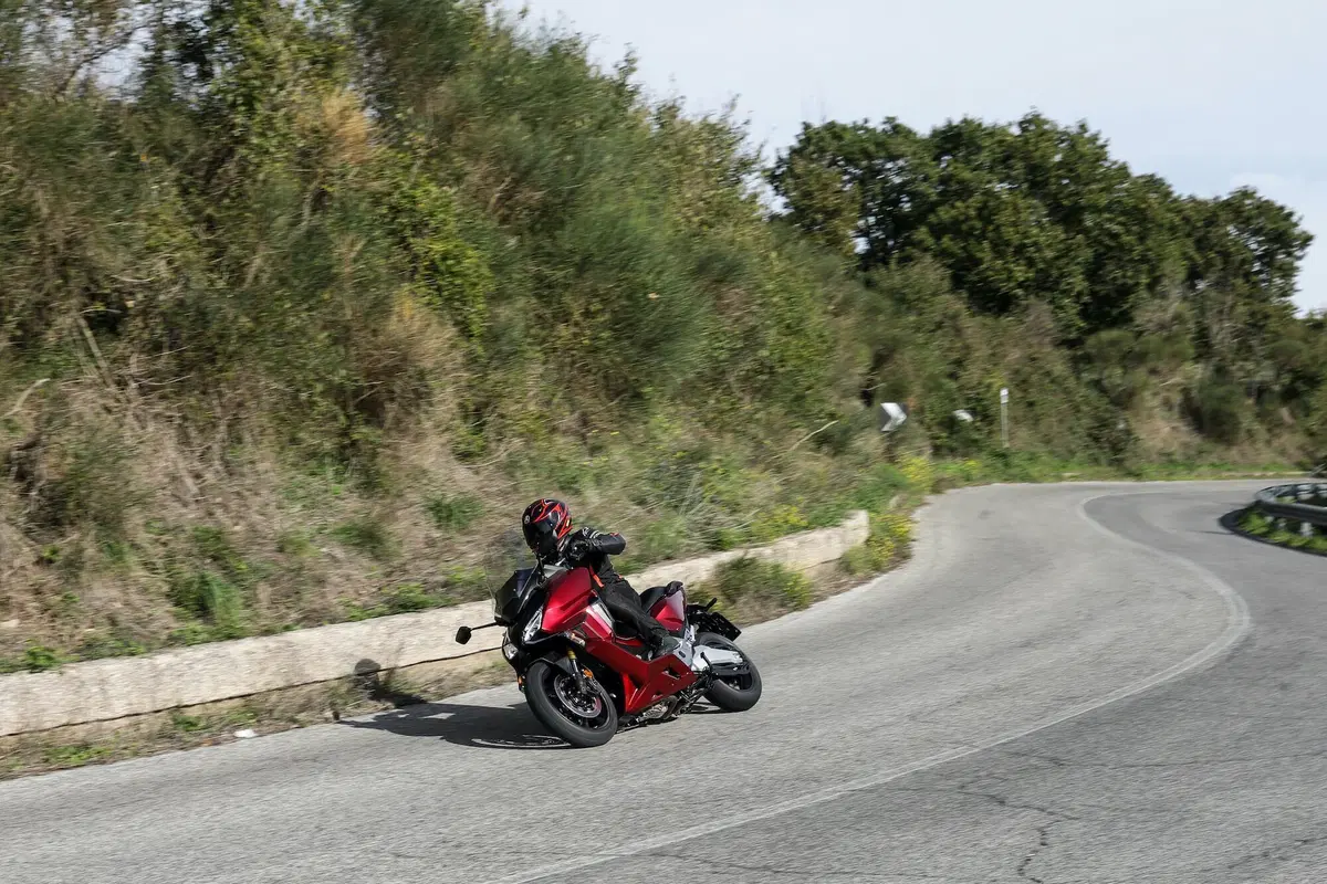 Honda Forza 750 TEST: più moto che scooter (11)