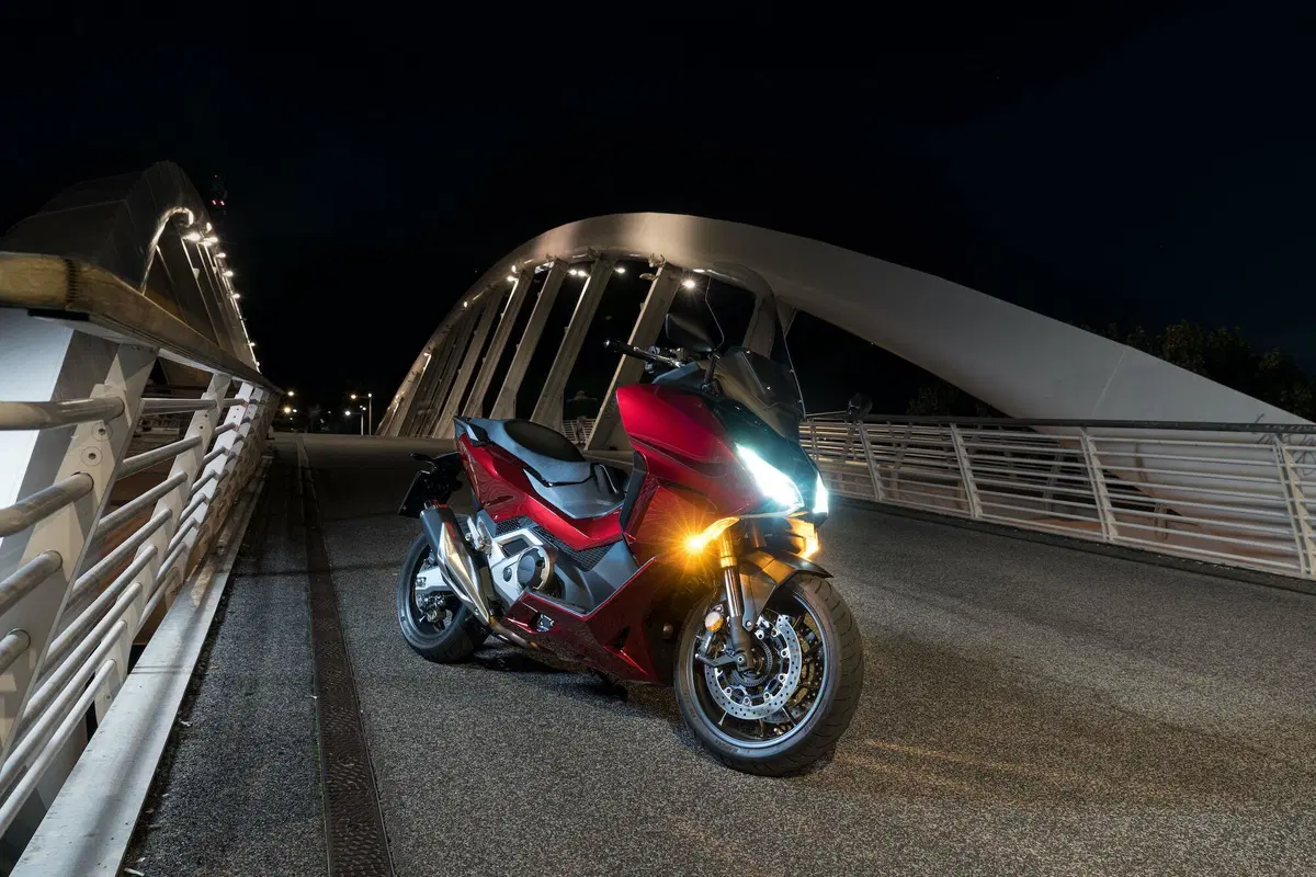 Honda Forza 750 TEST: più moto che scooter (13)