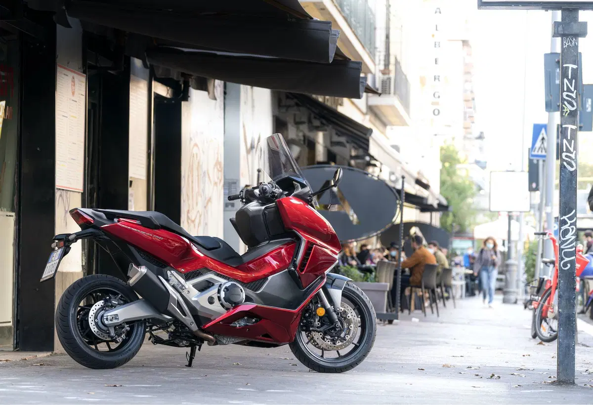 Honda Forza 750 TEST: più moto che scooter (16)