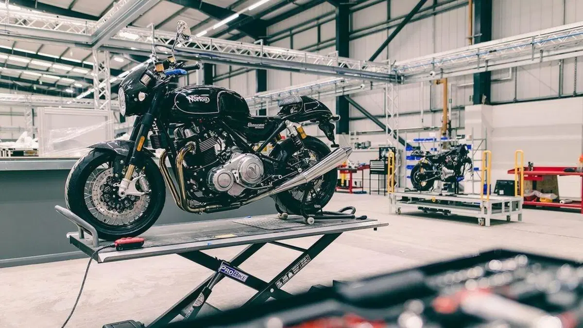 Norton: nuova fabbrica in UK e il CEO di TVS sarà Ralf Speth  (7)