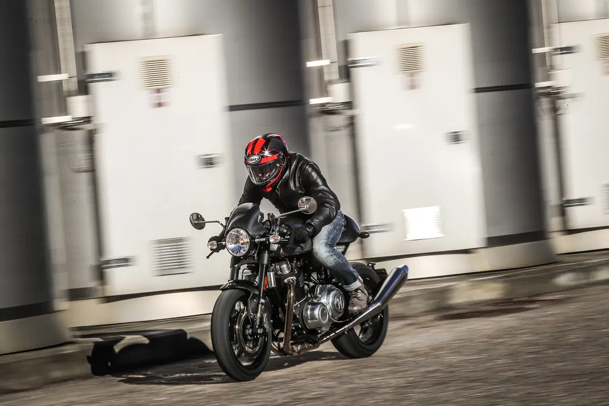 Norton Dominator Black. Café racer d'altri tempi... (4)