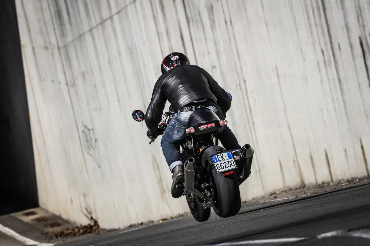 Norton Dominator Black. Café racer d'altri tempi... (5)