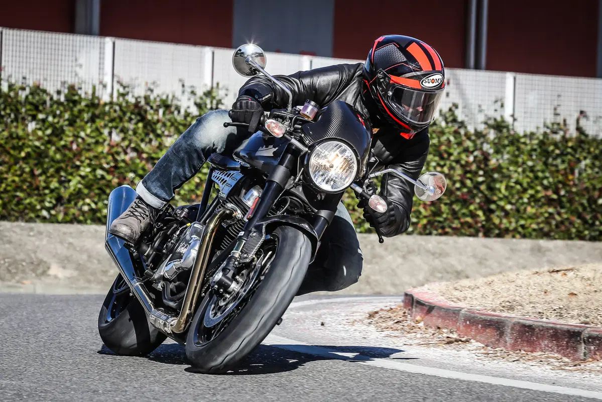 Norton Dominator Black. Café racer d'altri tempi... (15)