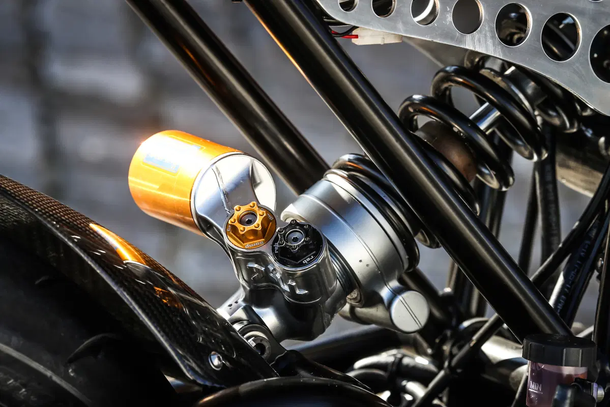 Norton Dominator Black. Café racer d'altri tempi... (16)