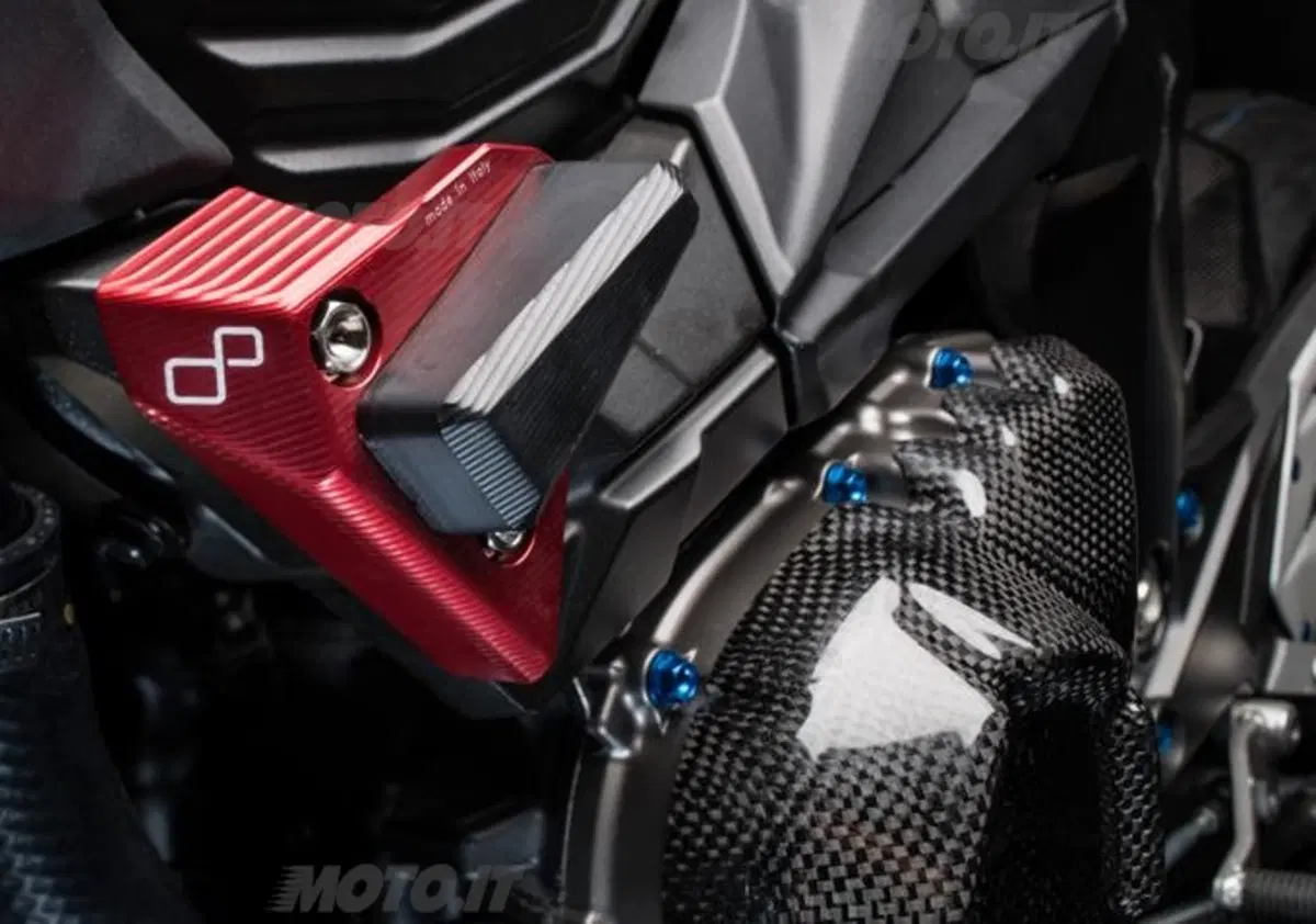 Kawasaki Z800: gli accessori proposti da LighTech (9)