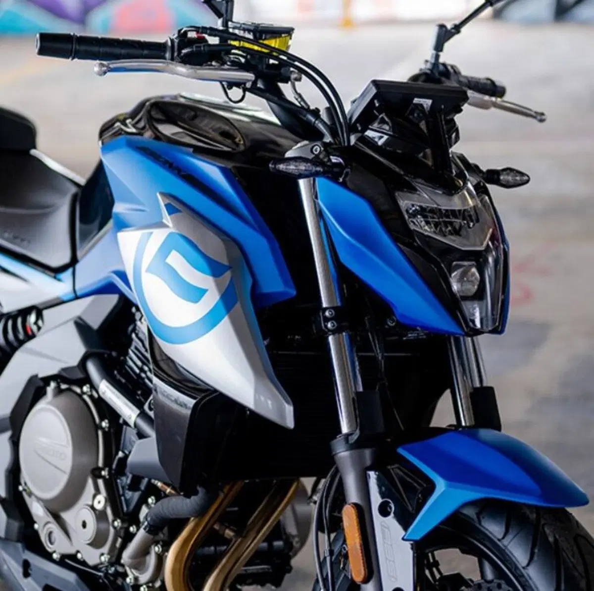 CFMOTO 650 NK SP. La dotazione della bicilindrica cinese diventa più ricca