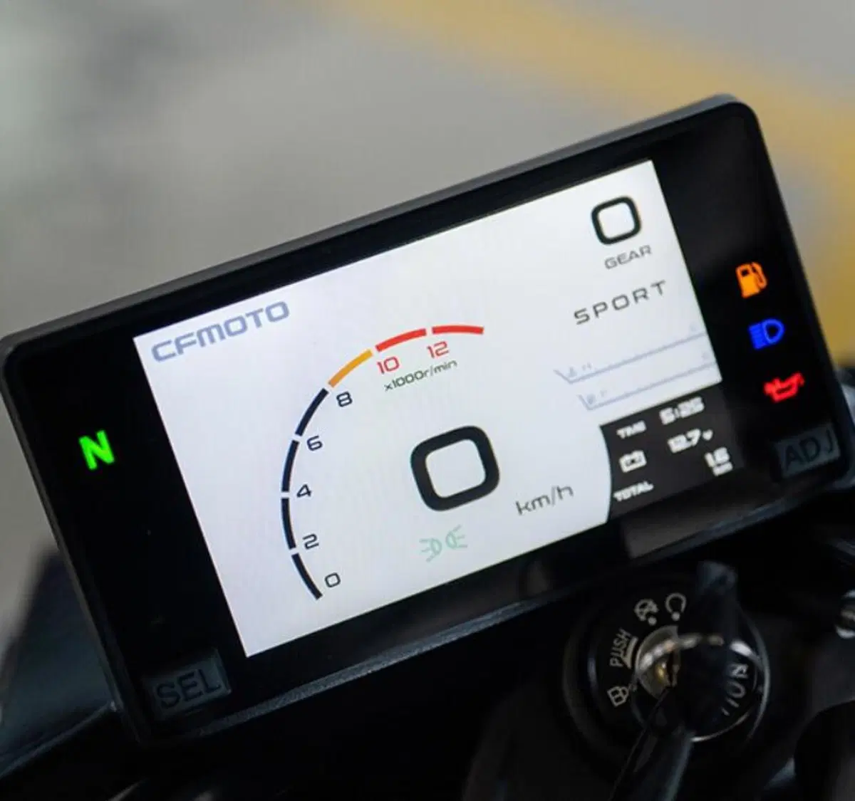 CFMOTO 650 NK SP. La dotazione della bicilindrica cinese diventa più ricca (2)