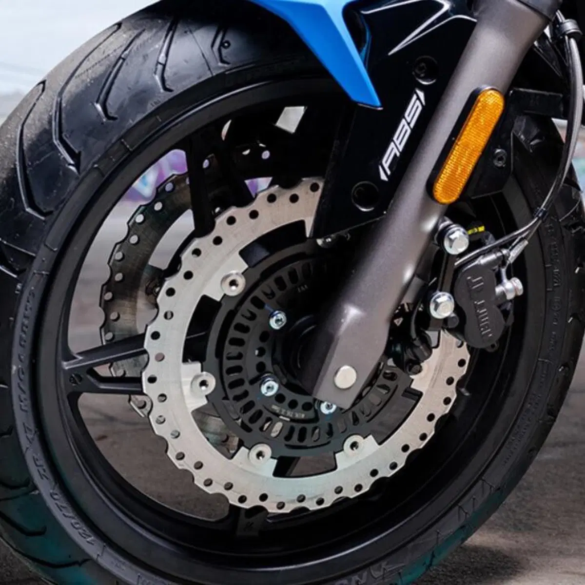 CFMOTO 650 NK SP. La dotazione della bicilindrica cinese diventa più ricca (3)