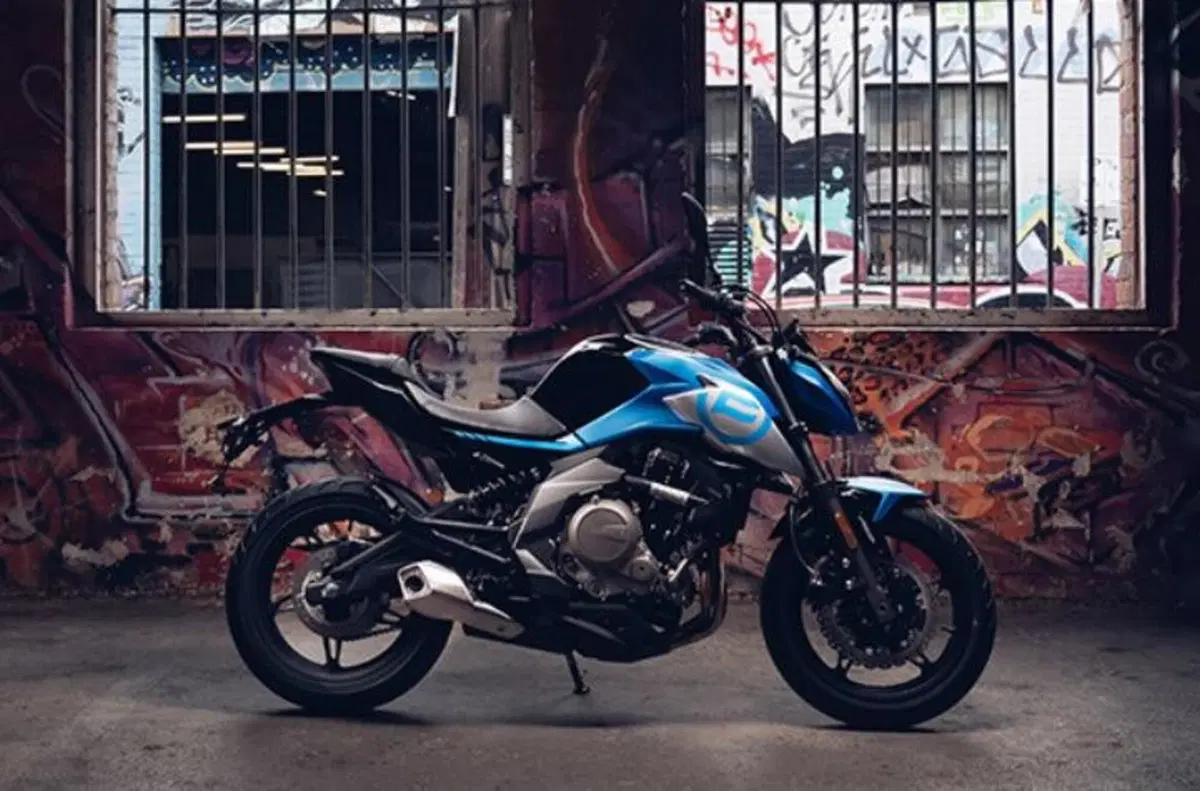 CFMOTO 650 NK SP. La dotazione della bicilindrica cinese diventa più ricca (4)