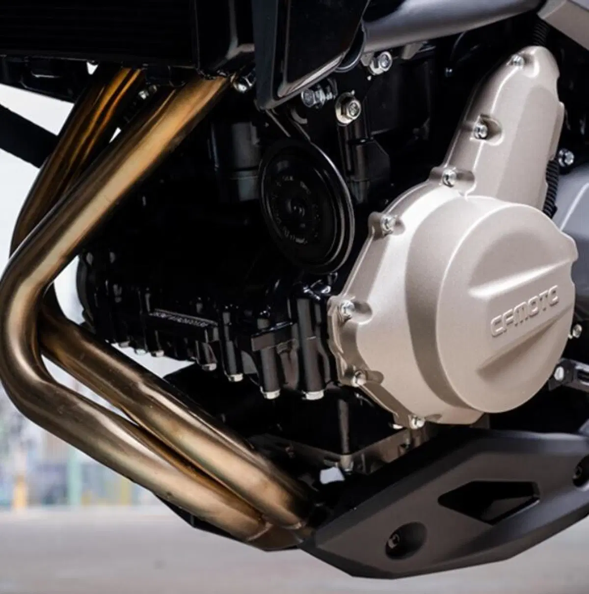 CFMOTO 650 NK SP. La dotazione della bicilindrica cinese diventa più ricca (5)