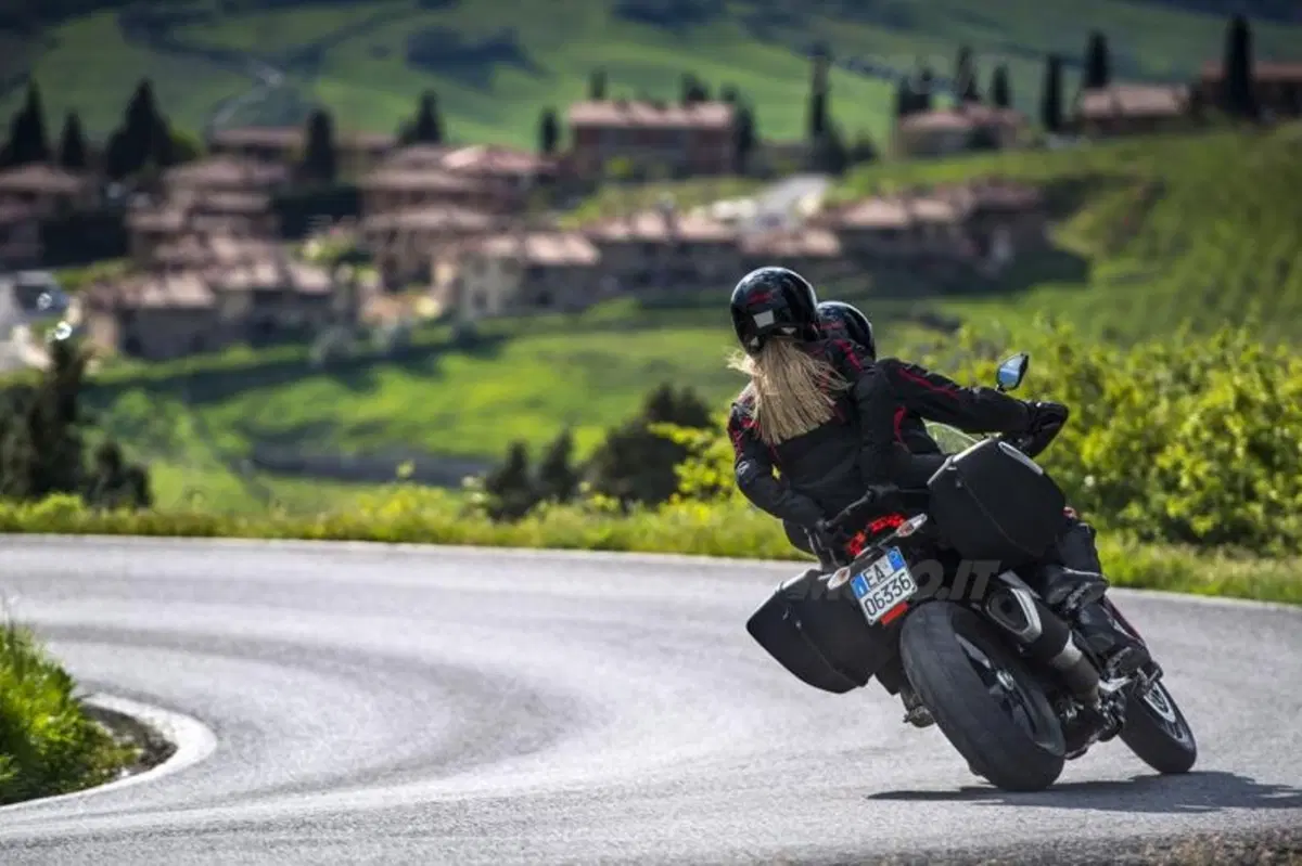 Ducati Hyperstrada 2013, video e prezzo (5)