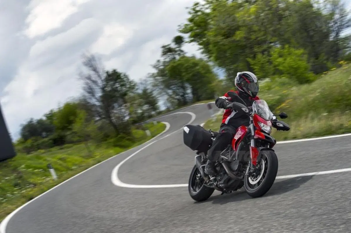 Ducati Hyperstrada 2013, video e prezzo (8)