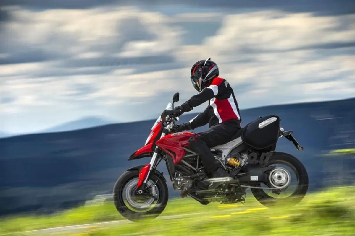 Ducati Hyperstrada 2013, video e prezzo (10)