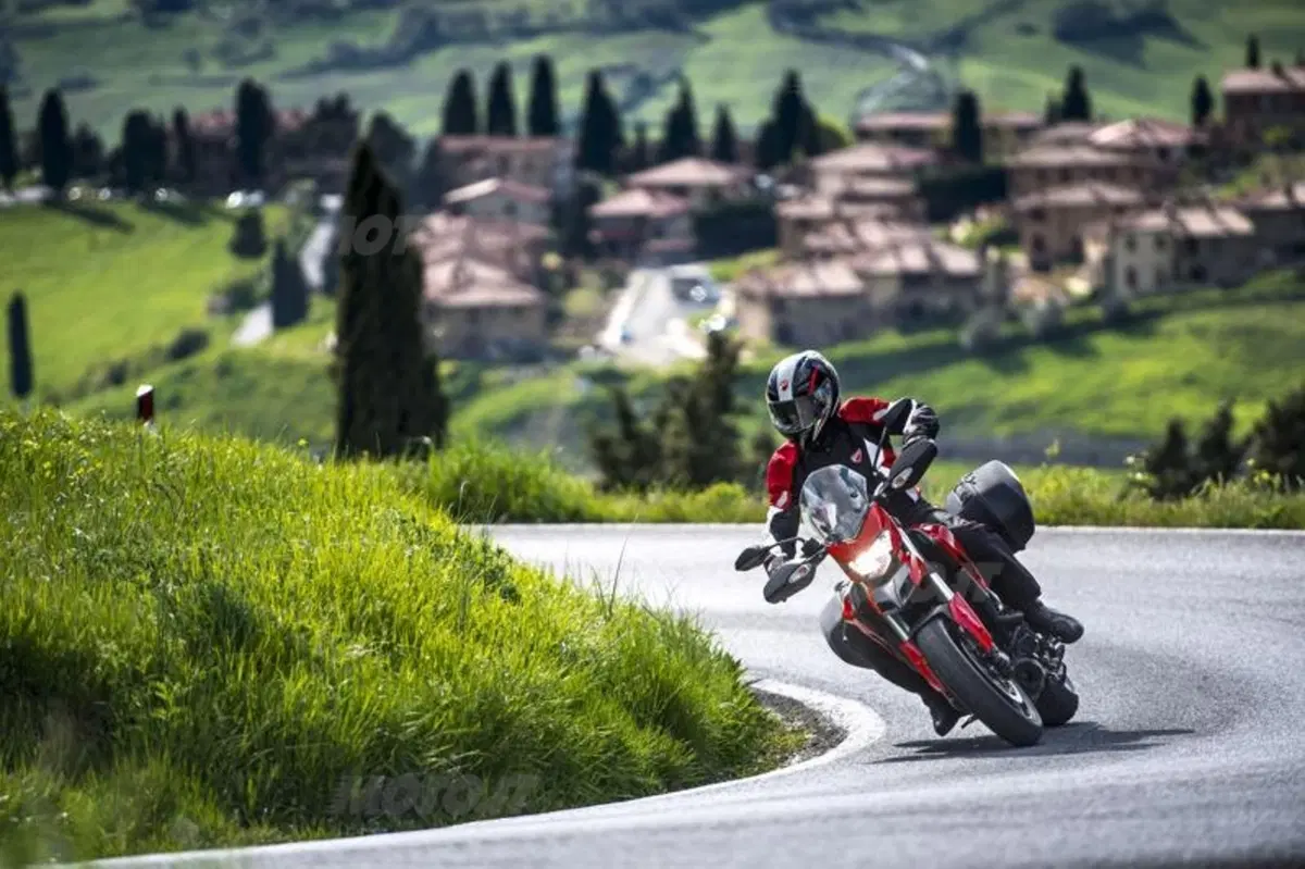 Ducati Hyperstrada 2013, video e prezzo (12)