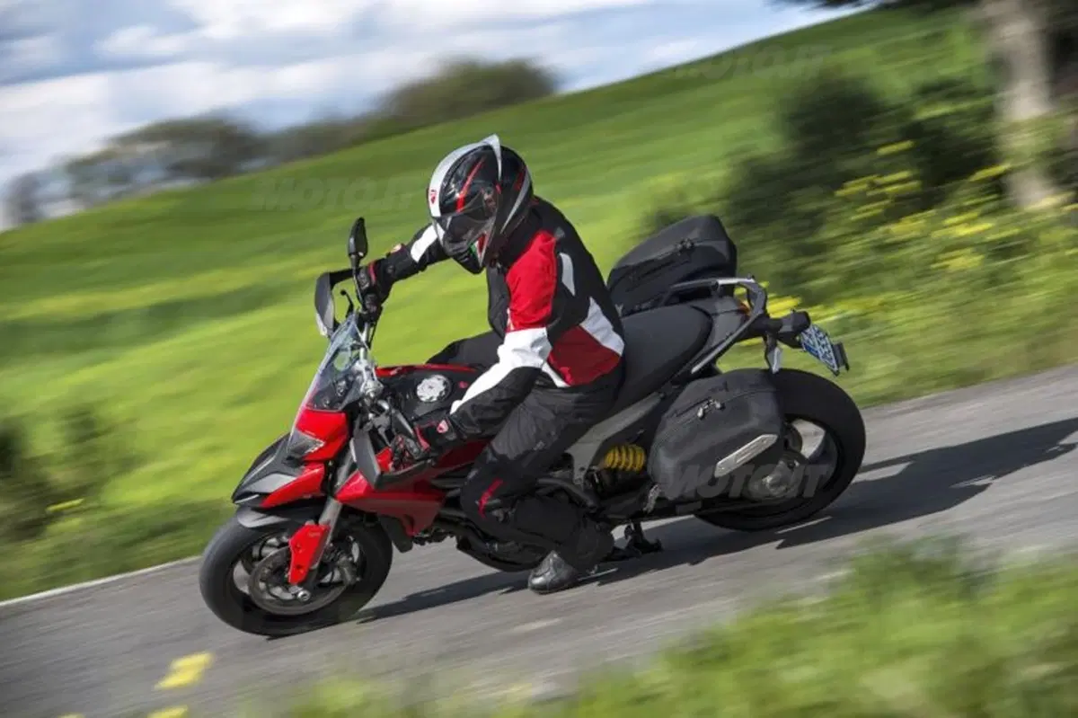Ducati Hyperstrada 2013, video e prezzo (13)