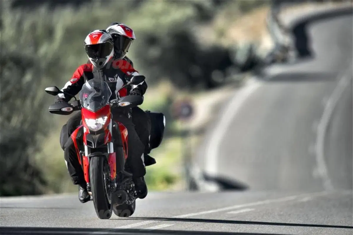Ducati Hyperstrada 2013, video e prezzo (19)