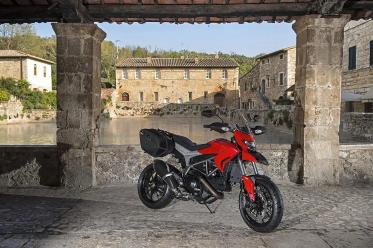 Ducati Hyperstrada 2013, video e prezzo (25)