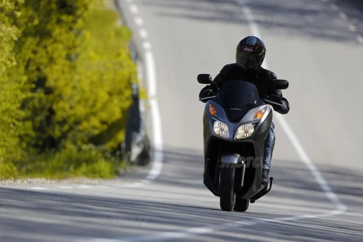 Honda Forza 300 ABS (7)