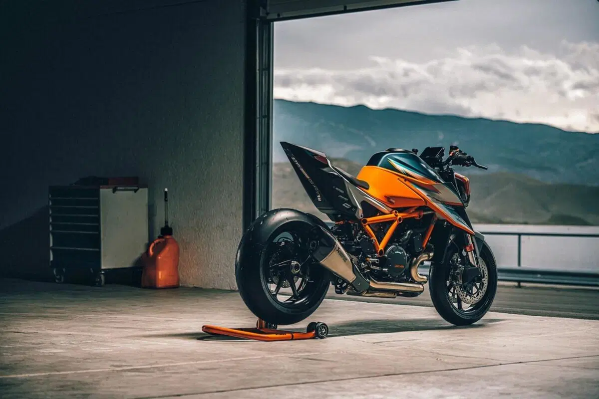 Nuova KTM 1290 Super Duke RR. Dati e immagini definitive (3)