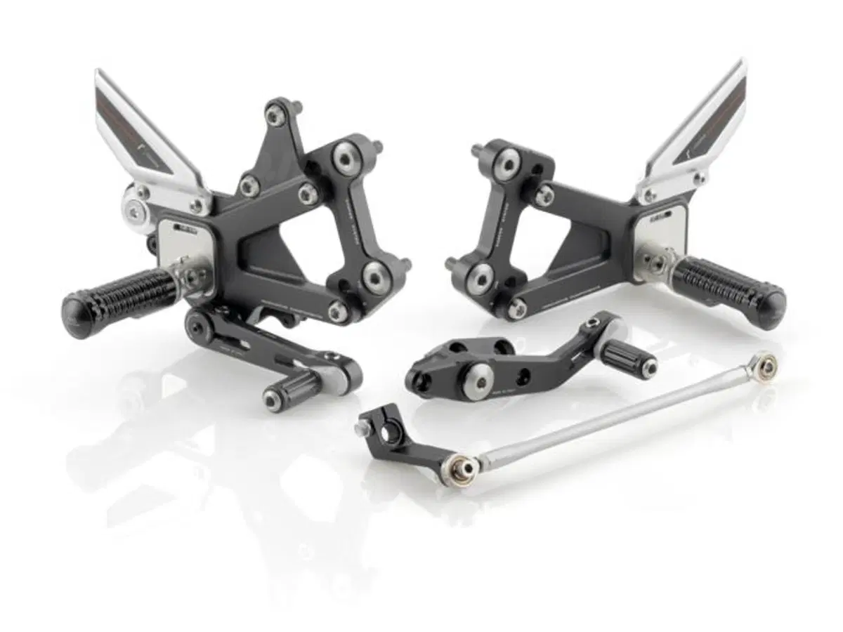 Accessori Rizoma per Triumph Street Triple e Street Triple R (2)