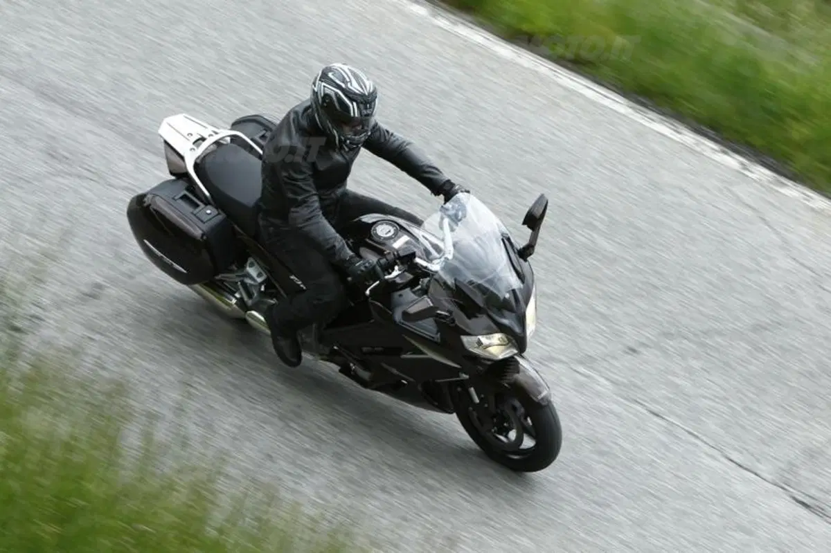 Yamaha FJR 1300 AS (3)