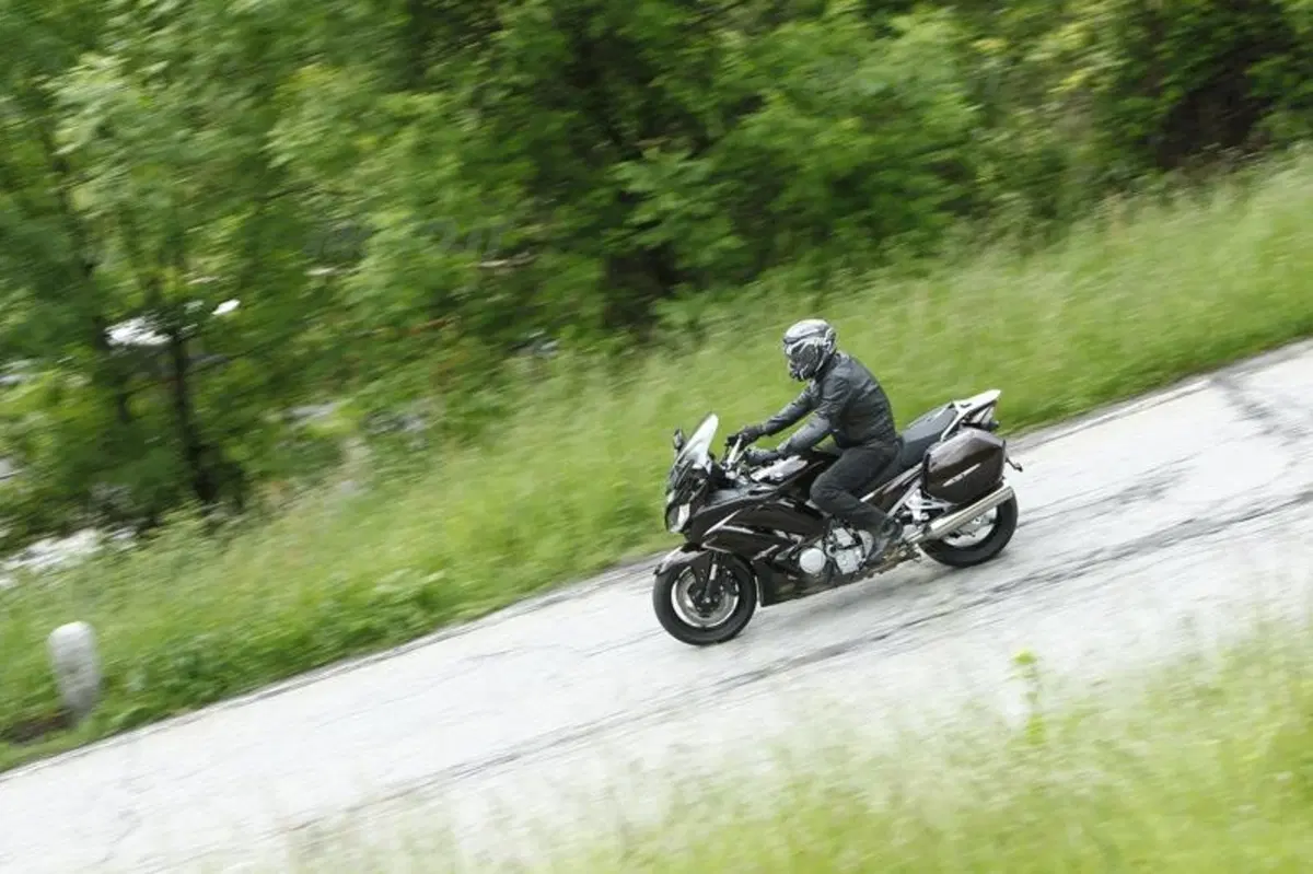 Yamaha FJR 1300 AS (4)