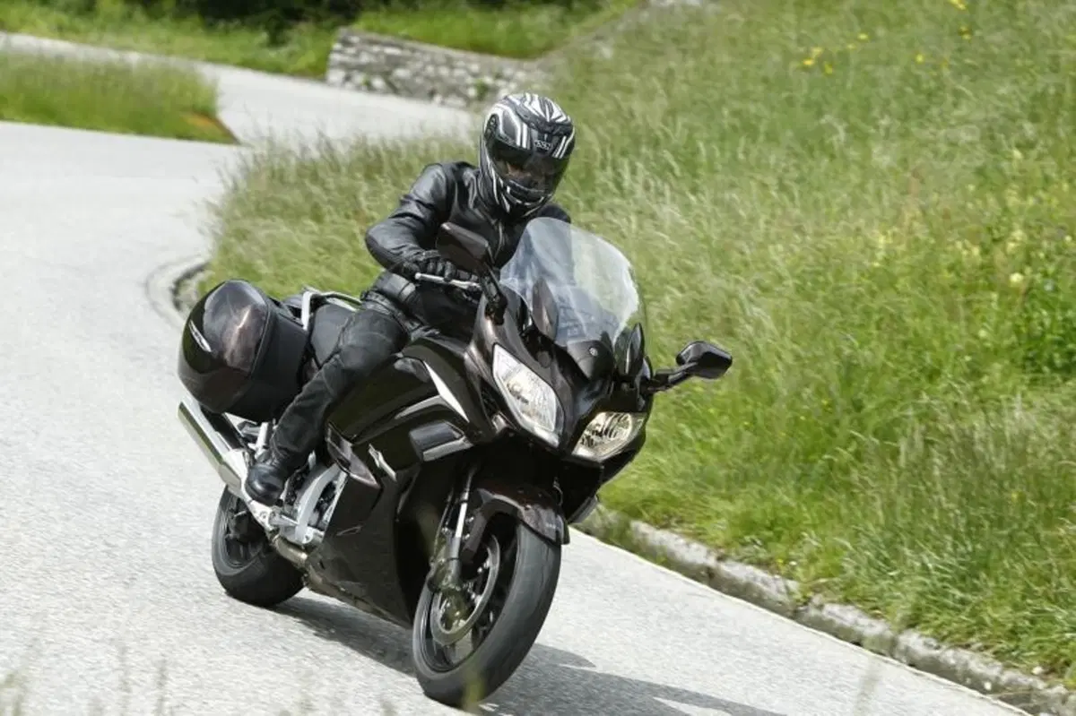 Yamaha FJR 1300 AS (5)